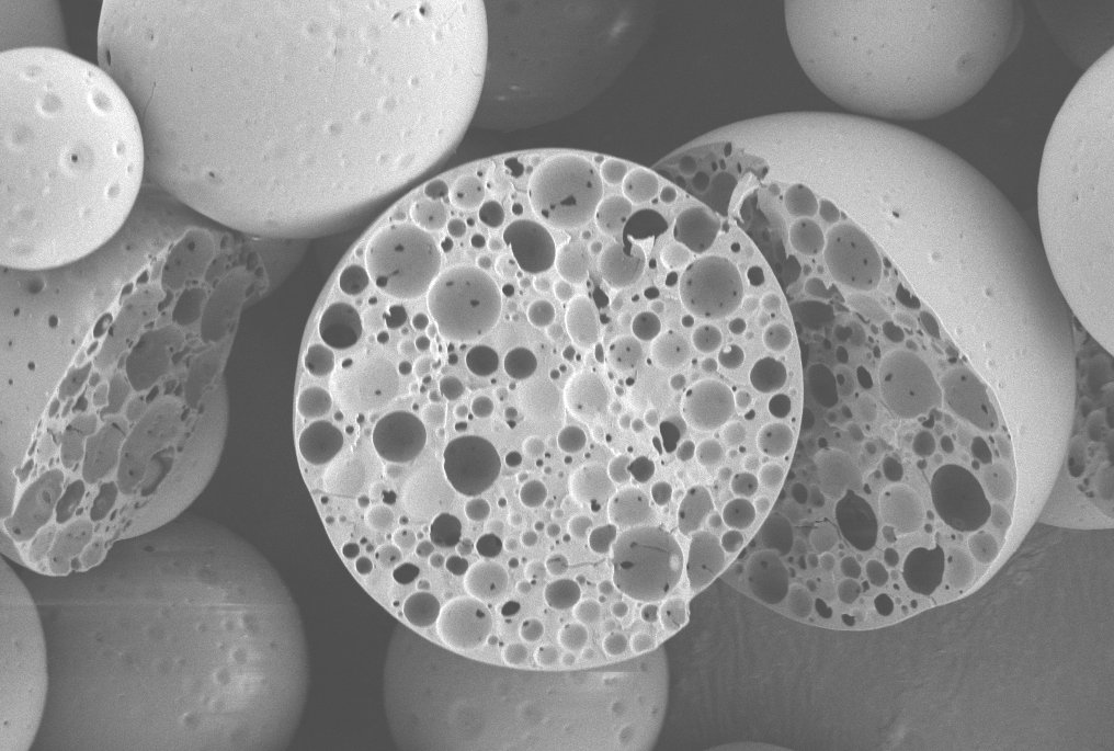 Microparticles containing the immune-modulating compound CCL2 (CREDIT: Julie Kobyra)