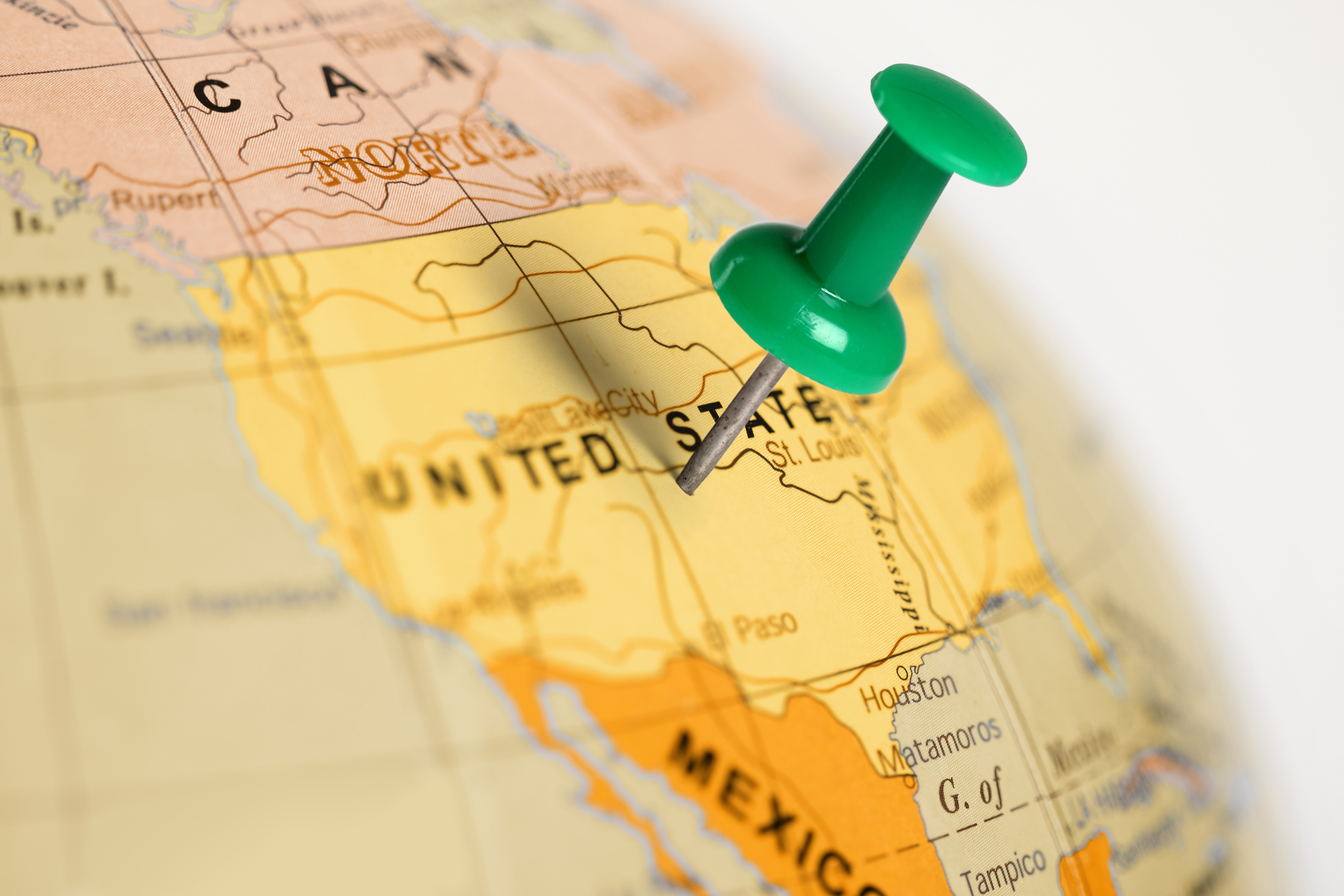 Map showing the United States with a green pushpin in the middle