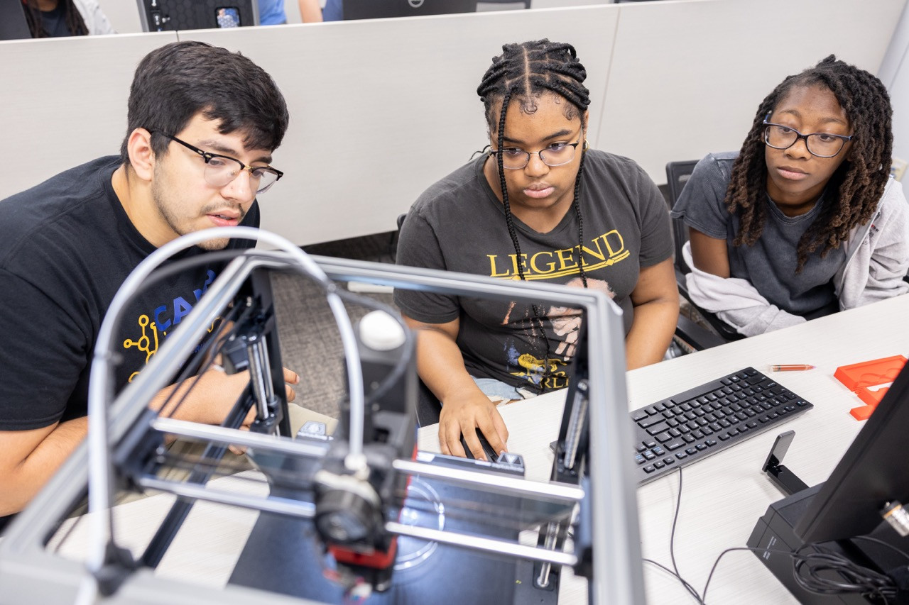 JAP_9963 Large - CampBioE 2.0 scholars and a counselor look at the 3D bioprinter JAP_9963 Large