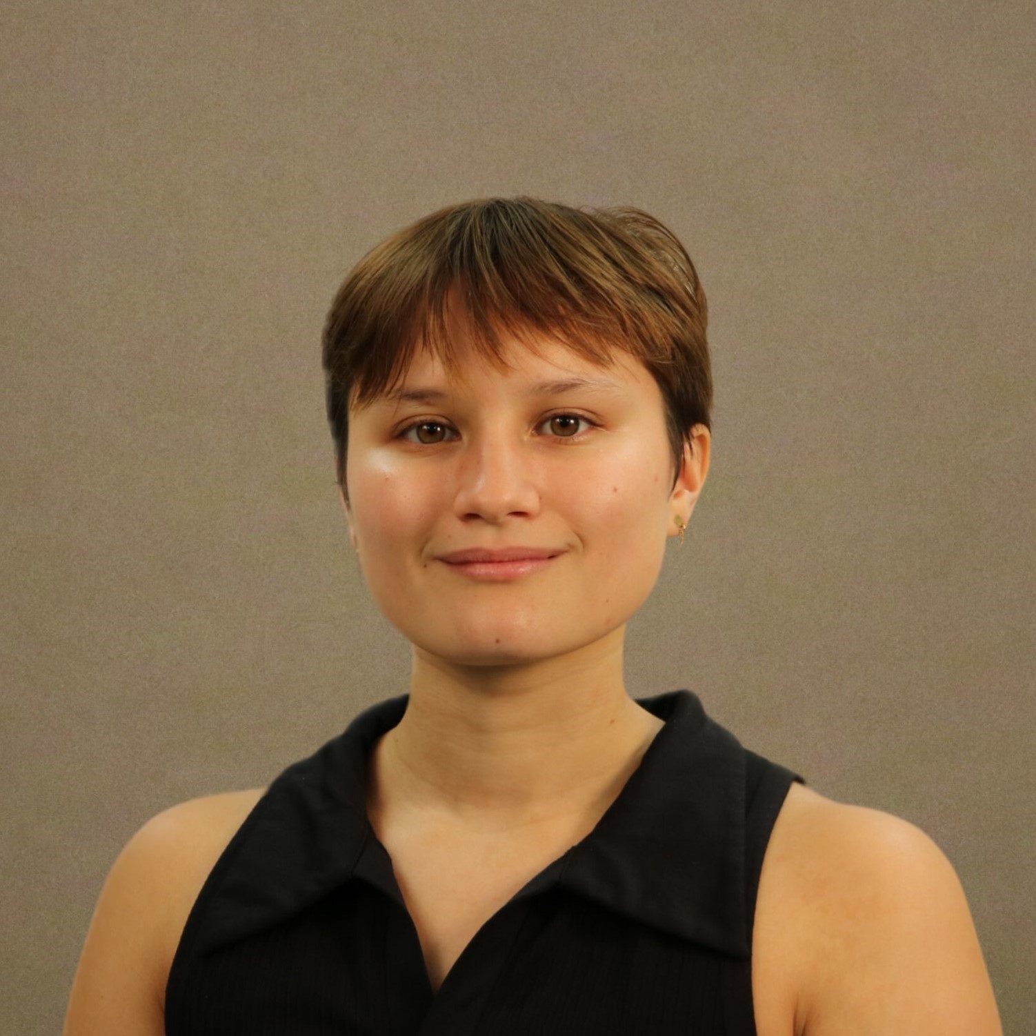 headshot of Maya Connors