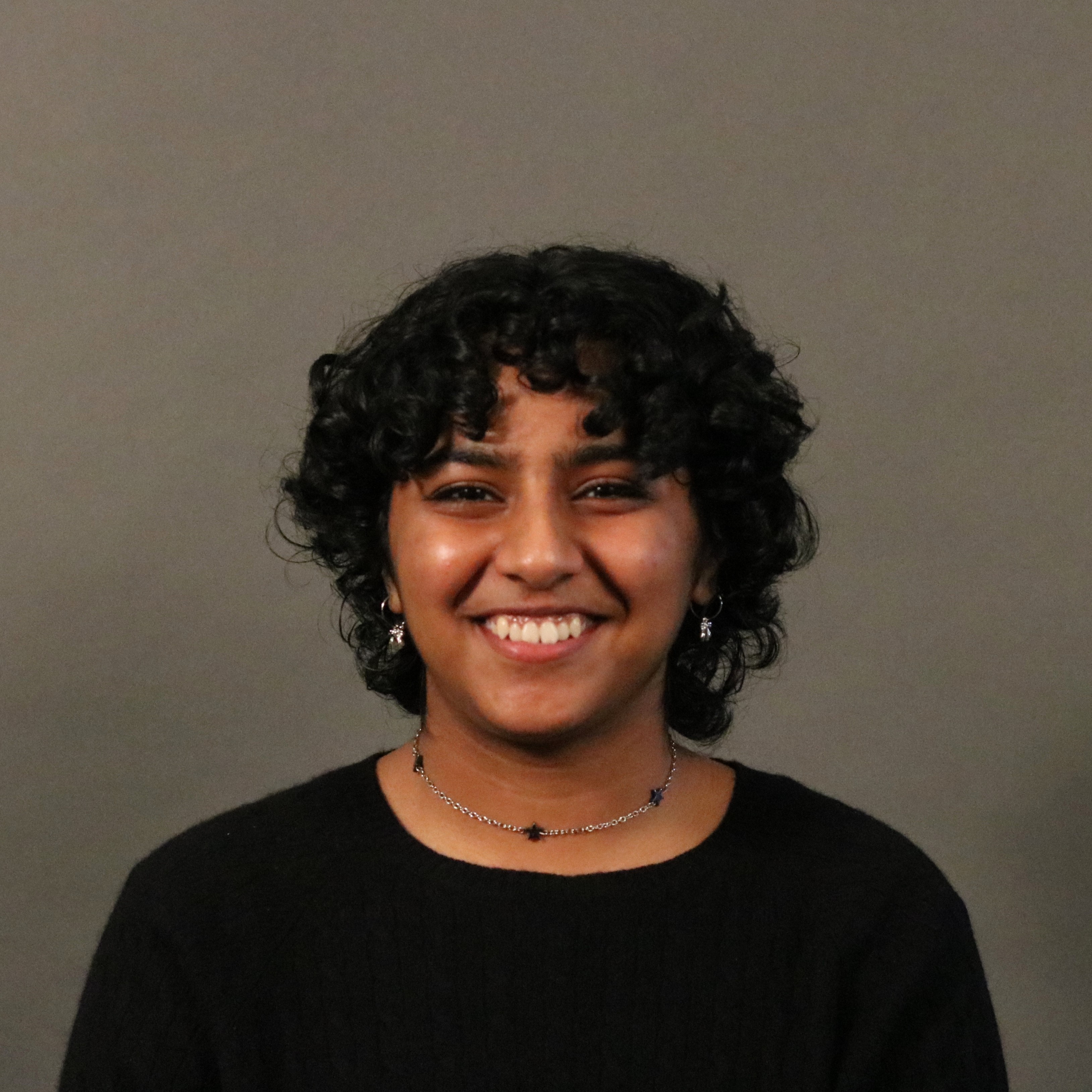headshot of Sruthi Kumar